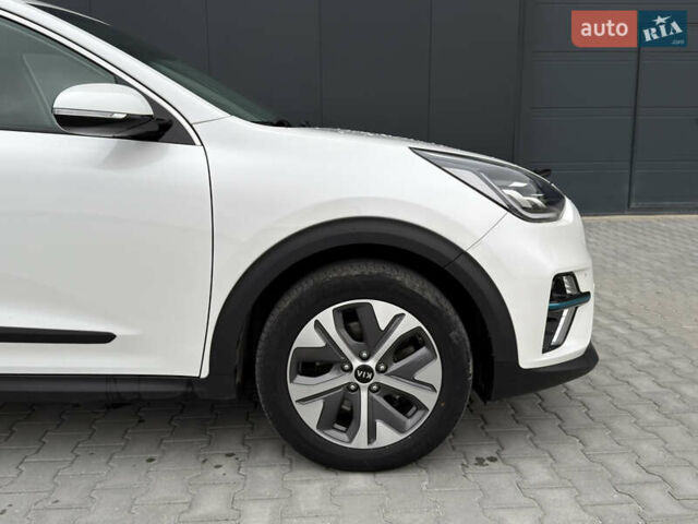 Белый Киа Niro, объемом двигателя 0 л и пробегом 39 тыс. км за 23400 $, фото 68 на Automoto.ua