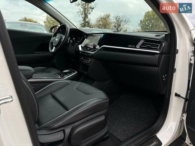 Білий Кіа Niro, об'ємом двигуна 0 л та пробігом 62 тис. км за 24500 $, фото 87 на Automoto.ua
