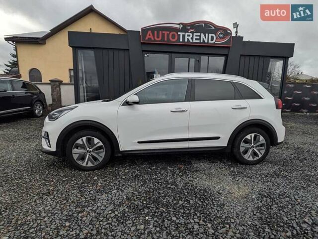 Білий Кіа Niro, об'ємом двигуна 0 л та пробігом 50 тис. км за 17300 $, фото 8 на Automoto.ua