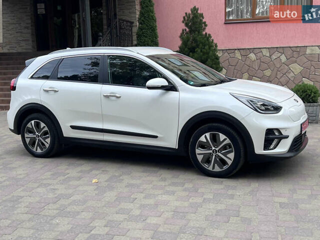 Белый Киа Niro, объемом двигателя 0 л и пробегом 92 тыс. км за 19800 $, фото 4 на Automoto.ua
