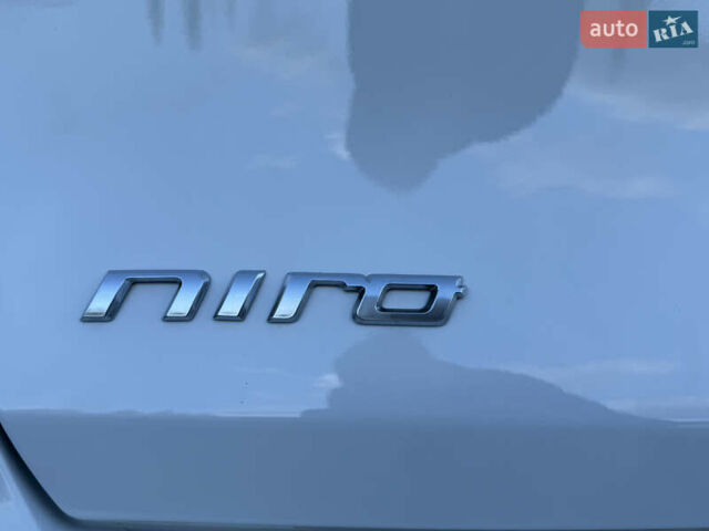 Белый Киа Niro, объемом двигателя 0 л и пробегом 80 тыс. км за 17800 $, фото 67 на Automoto.ua