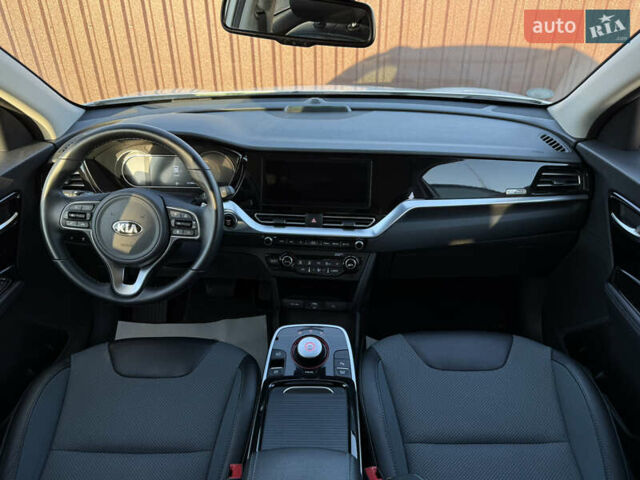 Білий Кіа Niro, об'ємом двигуна 0 л та пробігом 121 тис. км за 18950 $, фото 30 на Automoto.ua