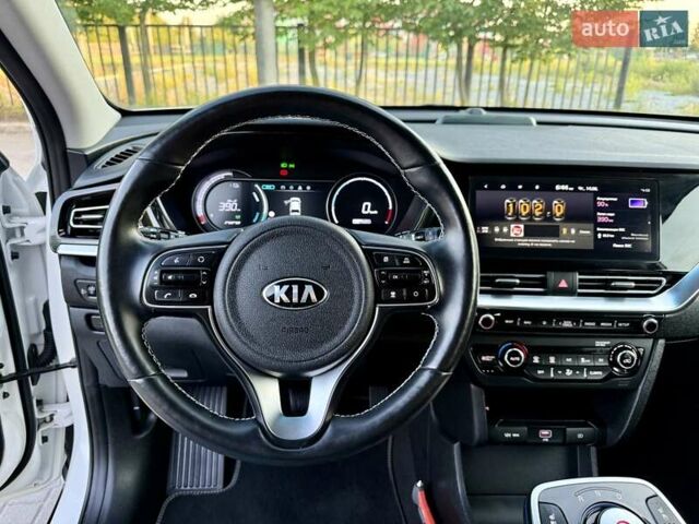 Белый Киа Niro, объемом двигателя 0 л и пробегом 82 тыс. км за 18950 $, фото 59 на Automoto.ua