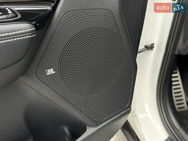 Белый Киа Niro, объемом двигателя 0 л и пробегом 39 тыс. км за 23400 $, фото 45 на Automoto.ua