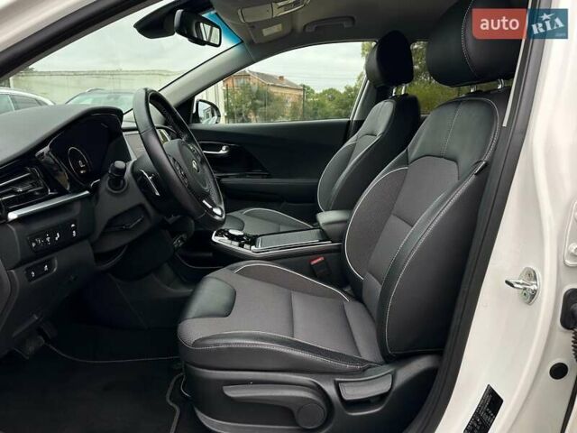 Белый Киа Niro, объемом двигателя 0 л и пробегом 56 тыс. км за 23400 $, фото 29 на Automoto.ua