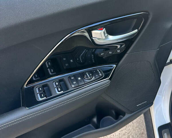Белый Киа Niro, объемом двигателя 1.6 л и пробегом 40 тыс. км за 25150 $, фото 20 на Automoto.ua