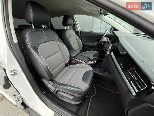 Белый Киа Niro, объемом двигателя 0 л и пробегом 39 тыс. км за 23400 $, фото 59 на Automoto.ua