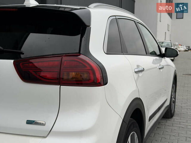 Белый Киа Niro, объемом двигателя 0 л и пробегом 39 тыс. км за 23400 $, фото 71 на Automoto.ua