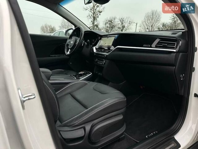 Белый Киа Niro, объемом двигателя 0 л и пробегом 38 тыс. км за 24700 $, фото 100 на Automoto.ua
