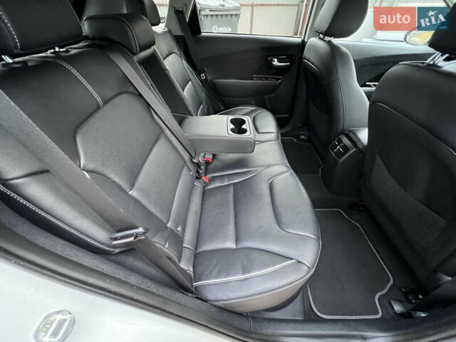 Белый Киа Niro, объемом двигателя 0 л и пробегом 129 тыс. км за 19200 $, фото 25 на Automoto.ua