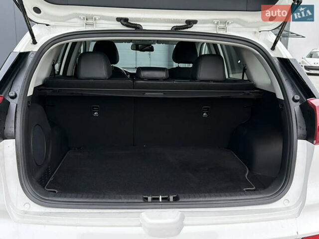 Белый Киа Niro, объемом двигателя 0 л и пробегом 39 тыс. км за 23400 $, фото 81 на Automoto.ua