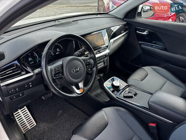 Белый Киа Niro, объемом двигателя 0 л и пробегом 53 тыс. км за 19999 $, фото 16 на Automoto.ua