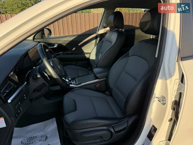 Білий Кіа Niro, об'ємом двигуна 0 л та пробігом 121 тис. км за 18950 $, фото 22 на Automoto.ua