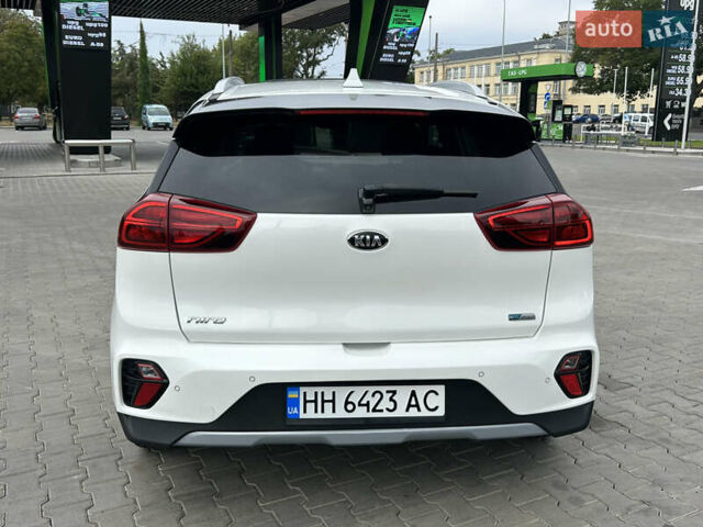 Белый Киа Niro, объемом двигателя 1.58 л и пробегом 54 тыс. км за 22900 $, фото 5 на Automoto.ua