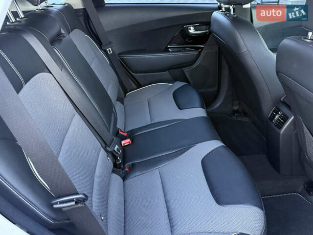 Белый Киа Niro, объемом двигателя 0 л и пробегом 80 тыс. км за 17800 $, фото 62 на Automoto.ua
