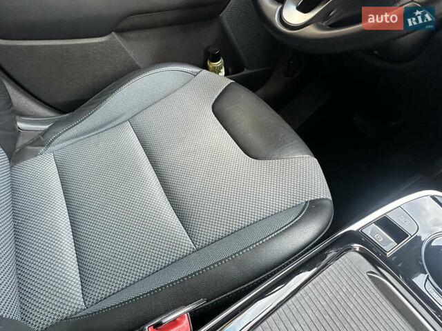 Белый Киа Niro, объемом двигателя 0 л и пробегом 122 тыс. км за 17999 $, фото 40 на Automoto.ua