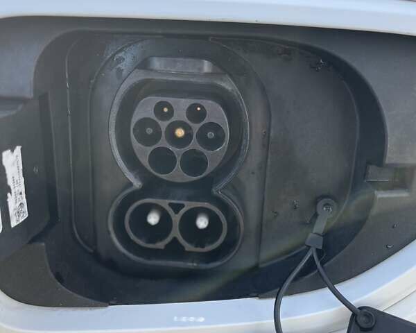 Белый Киа Niro, объемом двигателя 0 л и пробегом 96 тыс. км за 16800 $, фото 63 на Automoto.ua