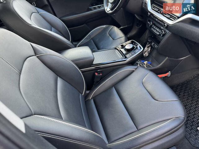 Белый Киа Niro, объемом двигателя 0 л и пробегом 99 тыс. км за 19200 $, фото 23 на Automoto.ua