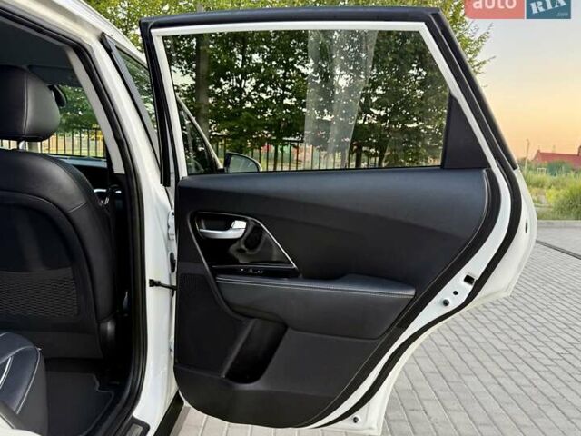 Белый Киа Niro, объемом двигателя 0 л и пробегом 82 тыс. км за 18950 $, фото 91 на Automoto.ua
