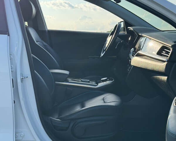 Білий Кіа Niro, об'ємом двигуна 0 л та пробігом 107 тис. км за 20900 $, фото 44 на Automoto.ua