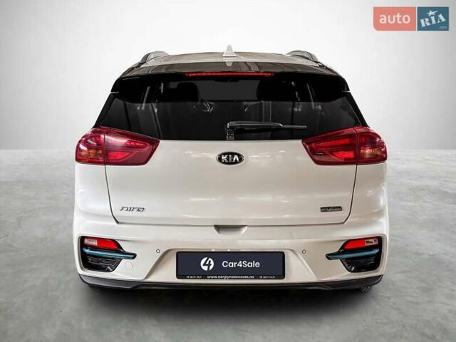 Белый Киа Niro, объемом двигателя 0 л и пробегом 129 тыс. км за 20032 $, фото 6 на Automoto.ua