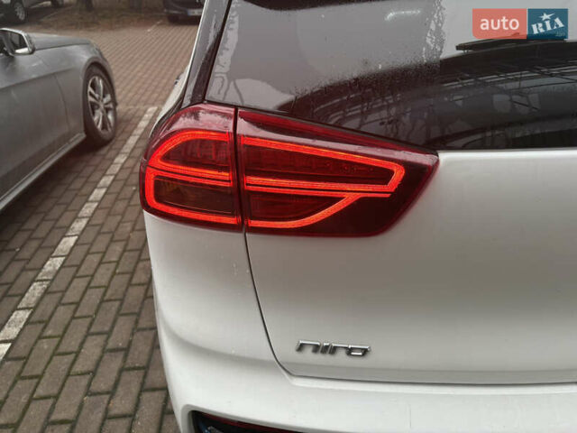 Білий Кіа Niro, об'ємом двигуна 0 л та пробігом 52 тис. км за 20500 $, фото 34 на Automoto.ua