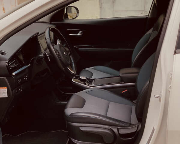 Белый Киа Niro, объемом двигателя 0 л и пробегом 164 тыс. км за 17750 $, фото 30 на Automoto.ua