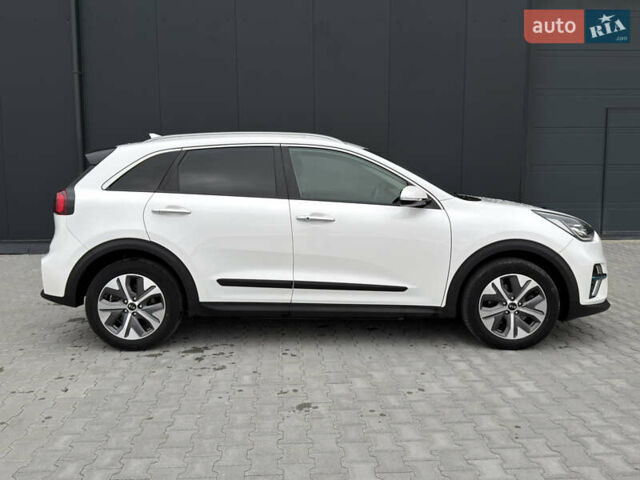 Белый Киа Niro, объемом двигателя 0 л и пробегом 39 тыс. км за 23400 $, фото 67 на Automoto.ua
