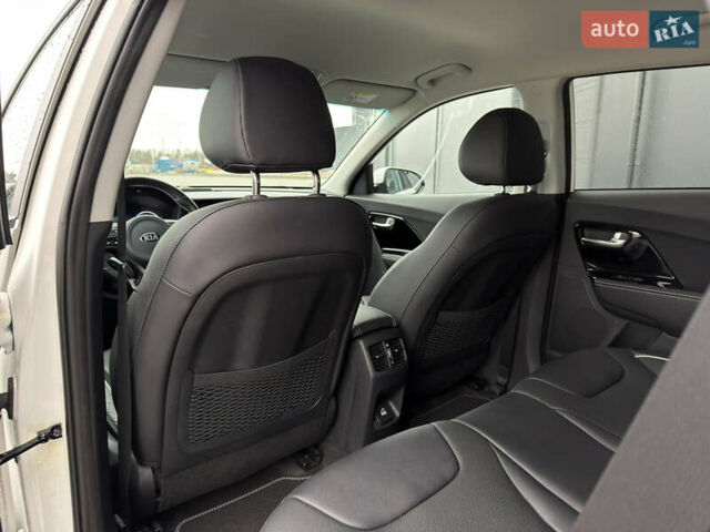 Белый Киа Niro, объемом двигателя 0 л и пробегом 51 тыс. км за 24200 $, фото 30 на Automoto.ua