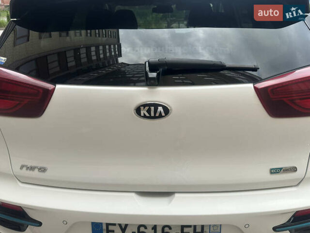 Белый Киа Niro, объемом двигателя 0 л и пробегом 122 тыс. км за 17999 $, фото 12 на Automoto.ua