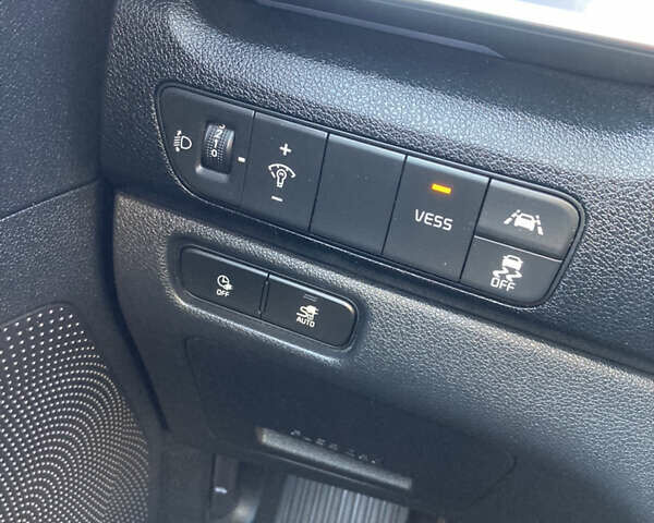 Білий Кіа Niro, об'ємом двигуна 0 л та пробігом 147 тис. км за 18200 $, фото 31 на Automoto.ua