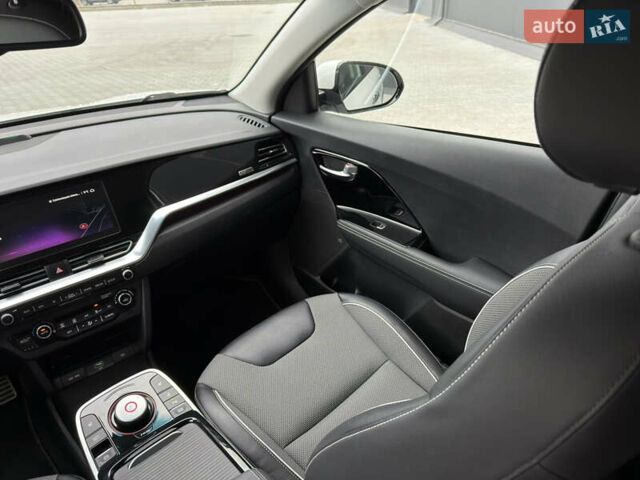 Белый Киа Niro, объемом двигателя 0 л и пробегом 39 тыс. км за 23400 $, фото 33 на Automoto.ua