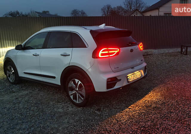 Белый Киа Niro, объемом двигателя 0 л и пробегом 180 тыс. км за 19900 $, фото 6 на Automoto.ua