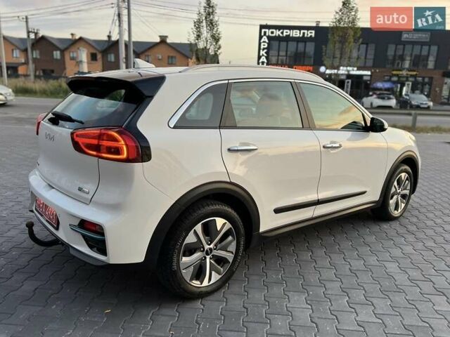 Білий Кіа Niro, об'ємом двигуна 0 л та пробігом 114 тис. км за 18880 $, фото 11 на Automoto.ua