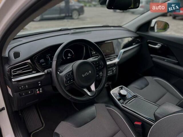Білий Кіа Niro, об'ємом двигуна 0 л та пробігом 114 тис. км за 18300 $, фото 11 на Automoto.ua