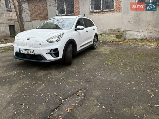 Білий Кіа Niro, об'ємом двигуна 0 л та пробігом 52 тис. км за 20500 $, фото 17 на Automoto.ua