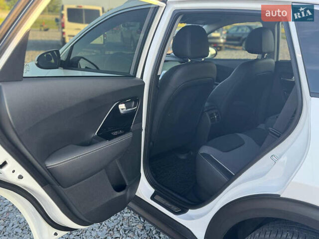Белый Киа Niro, объемом двигателя 0 л и пробегом 112 тыс. км за 19800 $, фото 8 на Automoto.ua