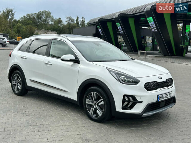 Белый Киа Niro, объемом двигателя 1.58 л и пробегом 54 тыс. км за 22900 $, фото 10 на Automoto.ua