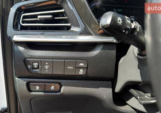 Белый Киа Niro, объемом двигателя 0 л и пробегом 140 тыс. км за 17800 $, фото 58 на Automoto.ua