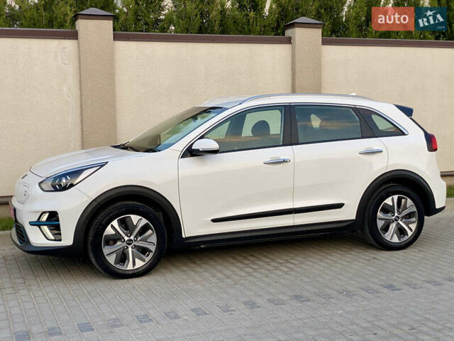 Білий Кіа Niro, об'ємом двигуна 0 л та пробігом 68 тис. км за 20750 $, фото 5 на Automoto.ua