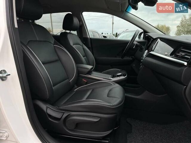 Білий Кіа Niro, об'ємом двигуна 0 л та пробігом 62 тис. км за 24500 $, фото 89 на Automoto.ua