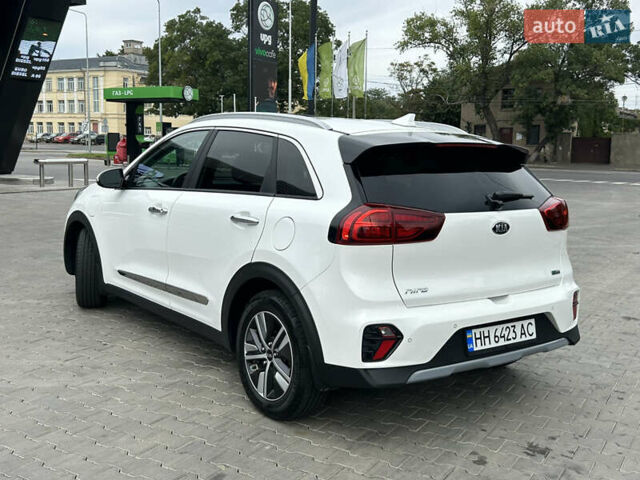 Белый Киа Niro, объемом двигателя 1.58 л и пробегом 54 тыс. км за 22900 $, фото 4 на Automoto.ua