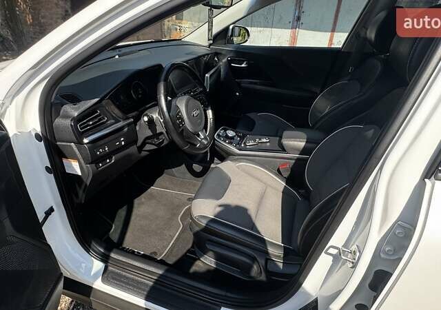 Белый Киа Niro, объемом двигателя 0 л и пробегом 140 тыс. км за 17800 $, фото 34 на Automoto.ua