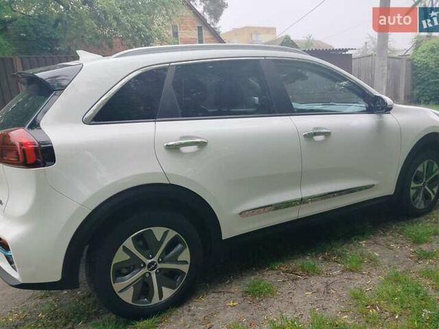 Білий Кіа Niro, об'ємом двигуна 0 л та пробігом 75 тис. км за 19700 $, фото 52 на Automoto.ua