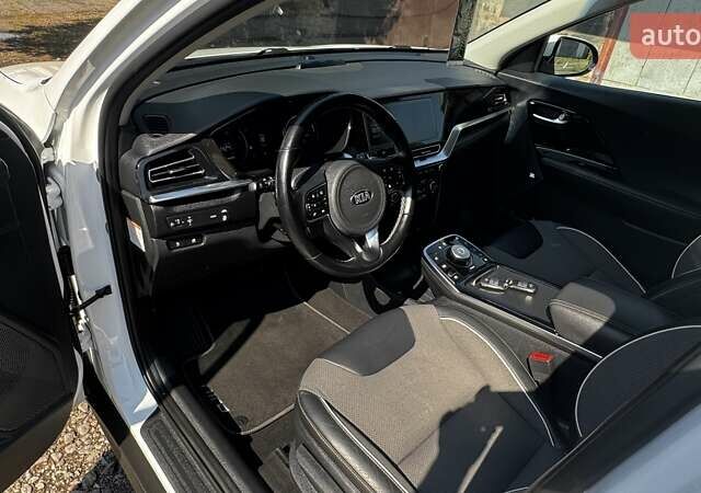 Белый Киа Niro, объемом двигателя 0 л и пробегом 140 тыс. км за 17800 $, фото 33 на Automoto.ua