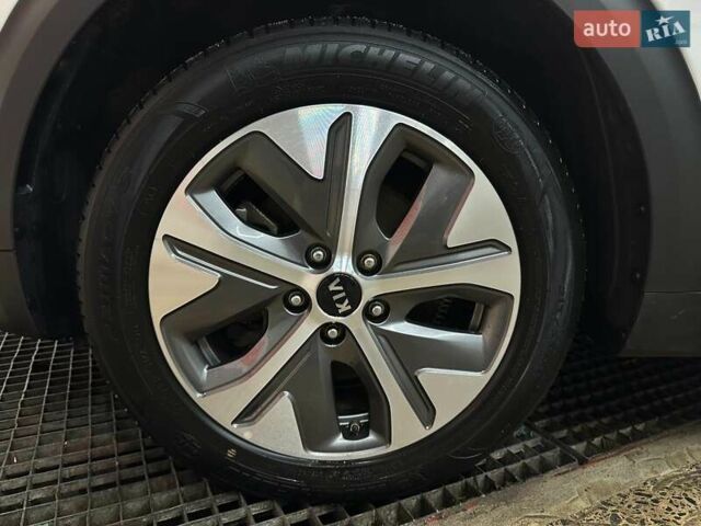 Белый Киа Niro, объемом двигателя 0 л и пробегом 38 тыс. км за 24700 $, фото 24 на Automoto.ua