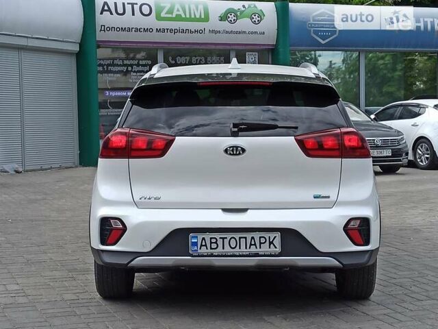 Білий Кіа Niro, об'ємом двигуна 1.58 л та пробігом 18 тис. км за 28900 $, фото 5 на Automoto.ua