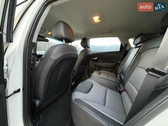 Белый Киа Niro, объемом двигателя 0 л и пробегом 72 тыс. км за 23600 $, фото 33 на Automoto.ua