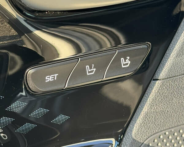 Білий Кіа Niro, об'ємом двигуна 0 л та пробігом 107 тис. км за 20900 $, фото 17 на Automoto.ua