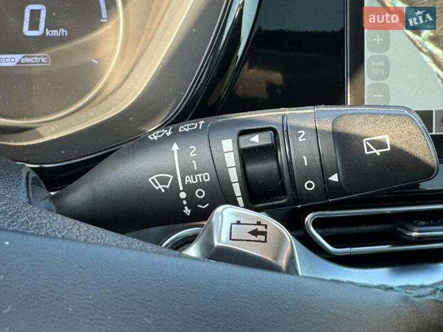 Білий Кіа Niro, об'ємом двигуна 0 л та пробігом 107 тис. км за 20900 $, фото 57 на Automoto.ua